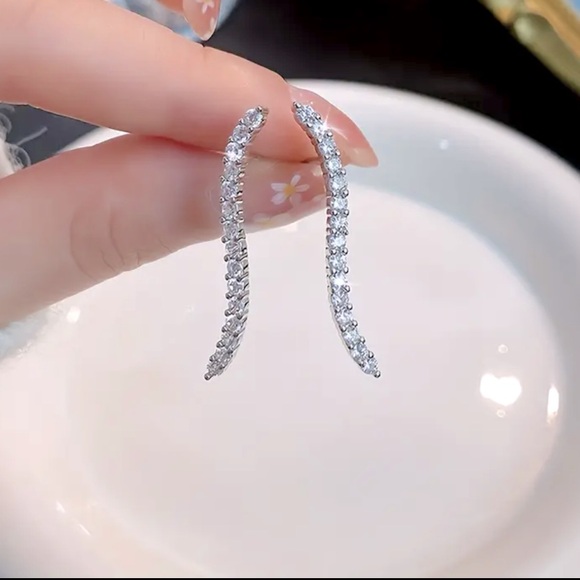 Delicate Wave Faux diamond  Earrings in Silver - Picture 3 of 3